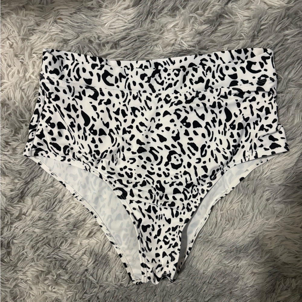 SHEIN Black and White High Waist Women's Shorts